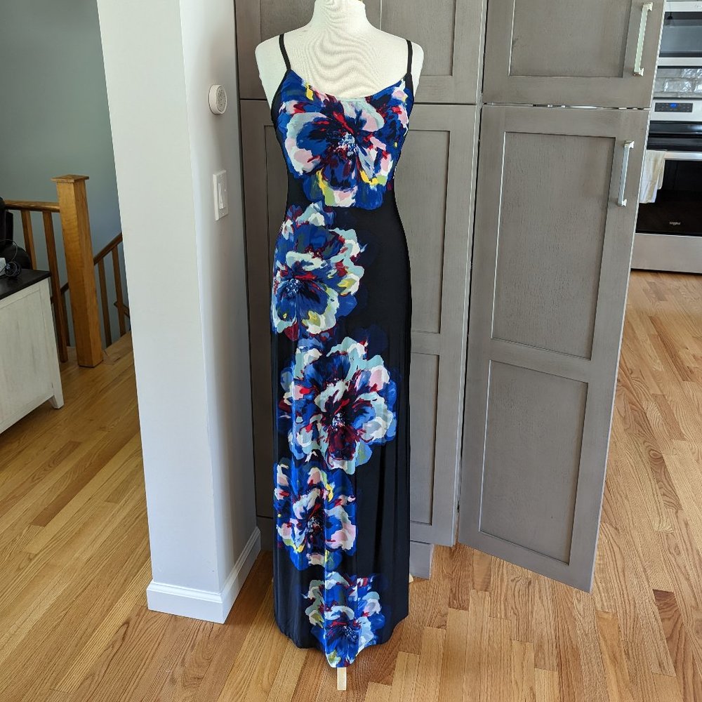 Gorgeous Maxi Dress with Vibrant Print and Adjustable Straps - M